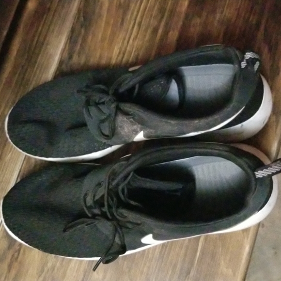 Mens Nike Shoes - Picture 3 of 3